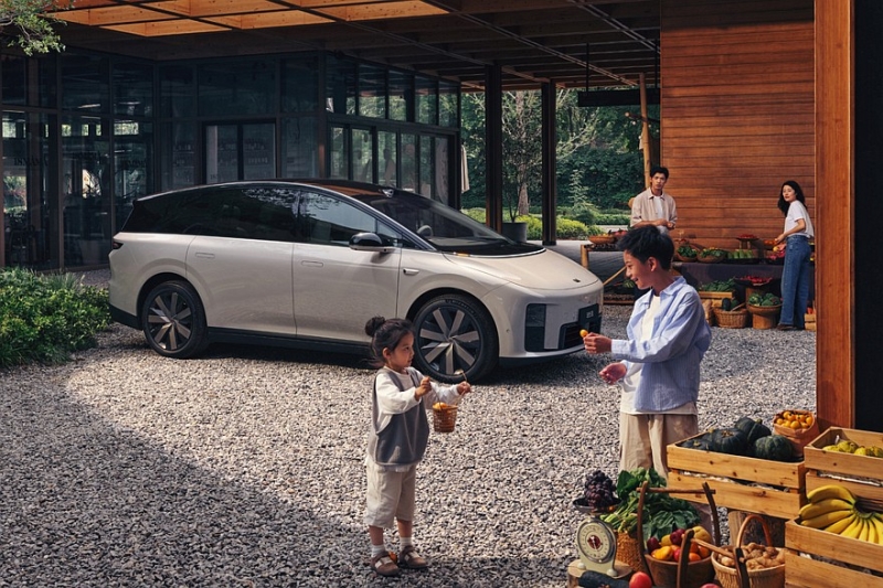 Младший кроссовер Li i6 показал свой салон