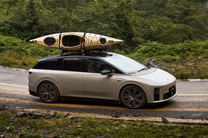 Младший кроссовер Li i6 показал свой салон