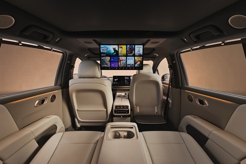 Младший кроссовер Li i6 показал свой салон