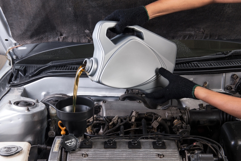 На растущем рынке моторных масел в РФ лидерство продолжают удерживать SINTEC и «Лукойл»