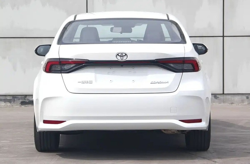 Обновлённый седан Toyota Corolla получил внешность в актуальном фирменном стиле бренда