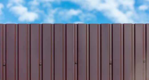 Какой материал выбрать для забора