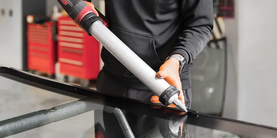 Клей для стекол автомобиля - выбор и применение