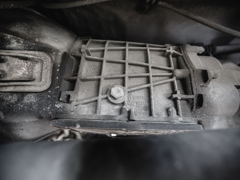 Запах гари, вой и скрежет: причины и признаки засорения фильтра коробки передач