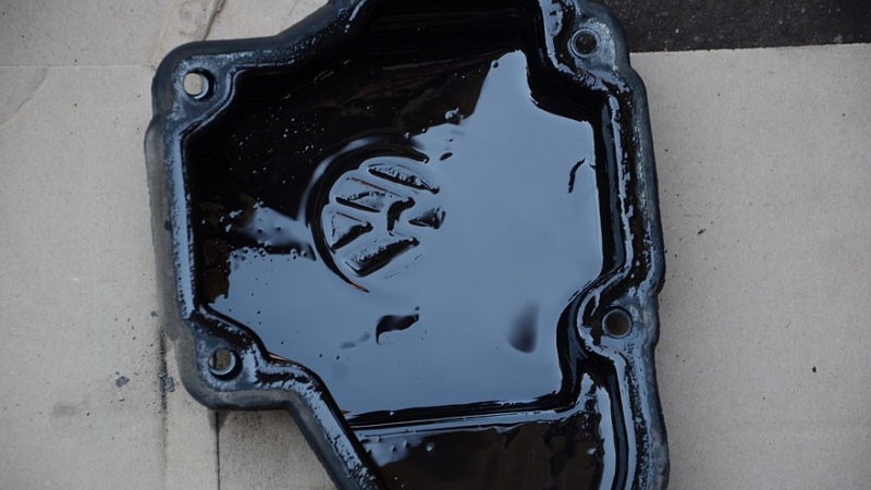 Запах гари, вой и скрежет: причины и признаки засорения фильтра коробки передач