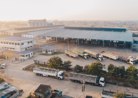 Выбор грузовой автостоянки: надежность, безопасность и экономическая выгода