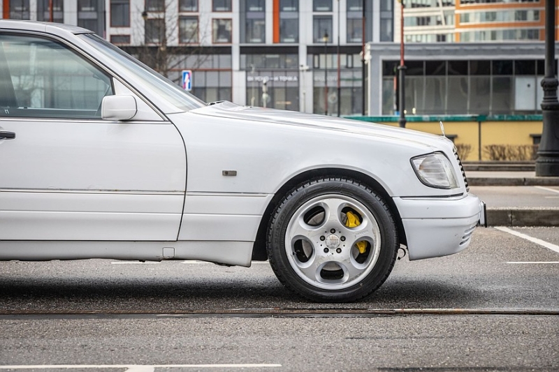 Mercedes-Benz S-Class (W140) с пробегом: ад для электрика и коррозия под толстым слоем ЛКП