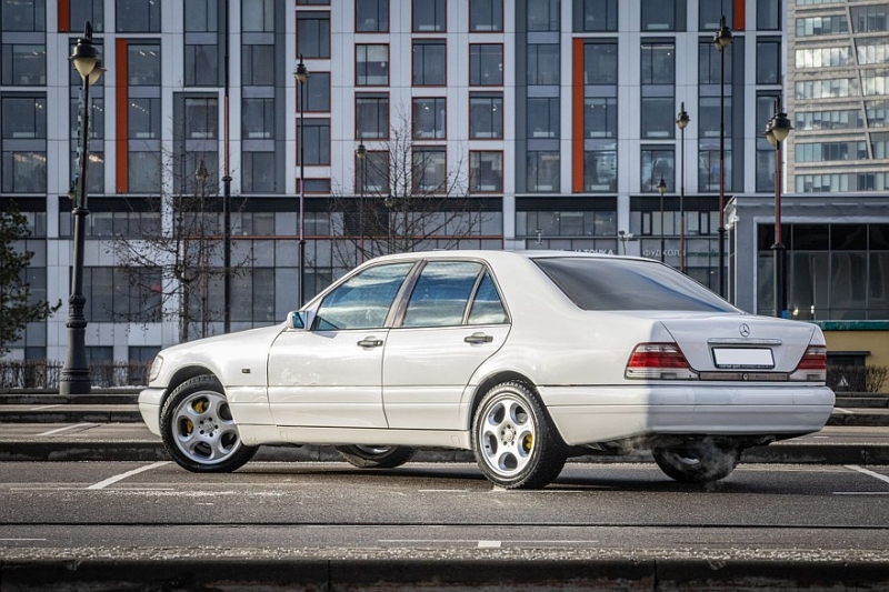 Mercedes-Benz S-Class (W140) с пробегом: ад для электрика и коррозия под толстым слоем ЛКП