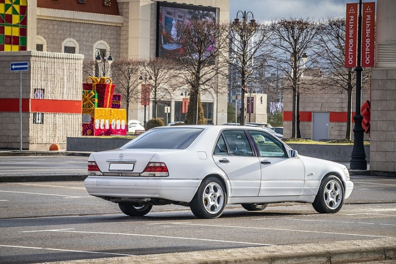Mercedes-Benz S-Class (W140) с пробегом: ад для электрика и коррозия под толстым слоем ЛКП