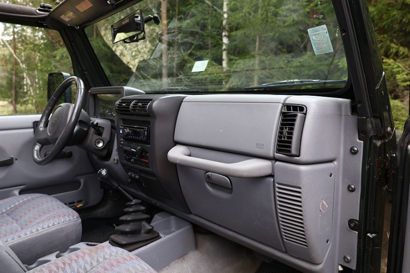 Мотор почти как у Волги и никаких проблем с запчастями: опыт владения Jeep Wrangler TJ