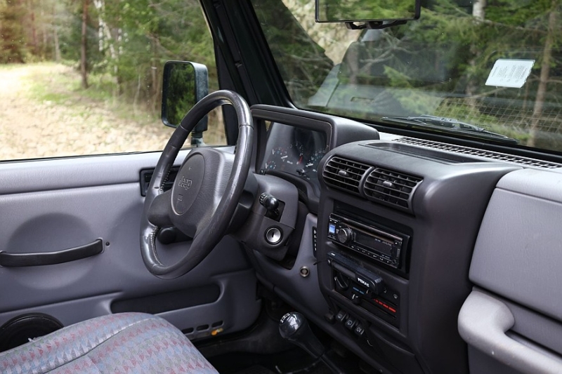 Мотор почти как у Волги и никаких проблем с запчастями: опыт владения Jeep Wrangler TJ