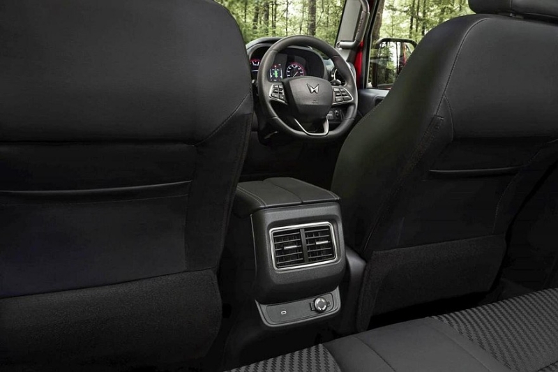 Похожий на Jeep Wrangler индийский внедорожник Mahindra Thar получил порцию обновок