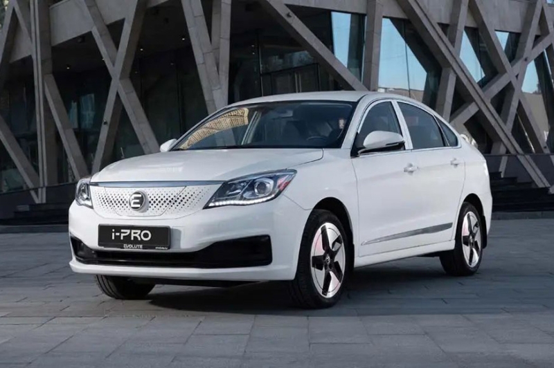 Пришла пора попрощаться с самым дешёвым Evolute: седан i-Pro покидает российский рынок