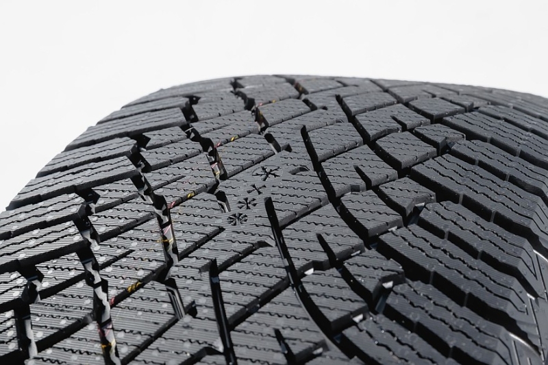 Шины R22, новые шипы и 270 новых артикулов: как Ikon Tyres живет без финнов, но с Москвичом