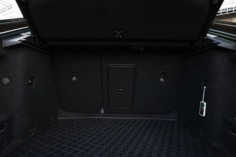 Skoda Octavia A7 с пробегом: ржавые пороги, дыры в дверях и комфортный салон из пластика