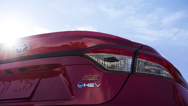 Toyota наладит производство гибридного седана Corolla в США