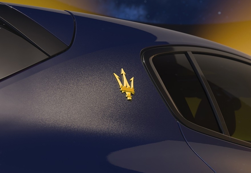 У кроссовера Maserati Grecale появилась новая роскошная спецверсия Lumina Blu