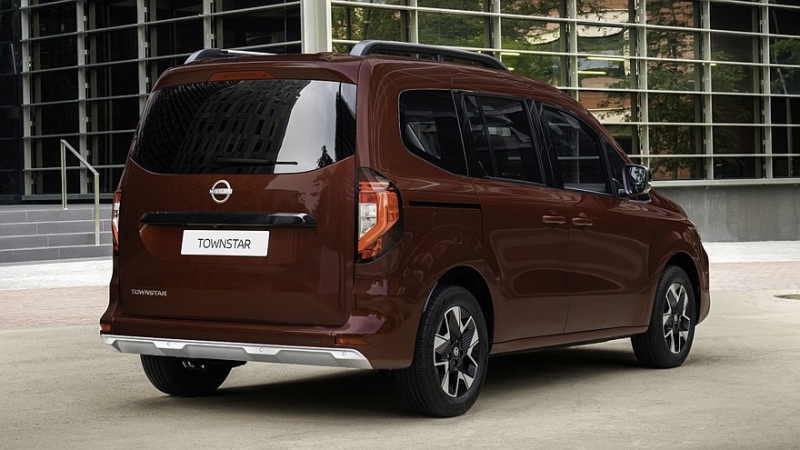 Близнец Renault Grand Kangoo: дебютировал семиместный «каблучок» Nissan Townstar Evalia
