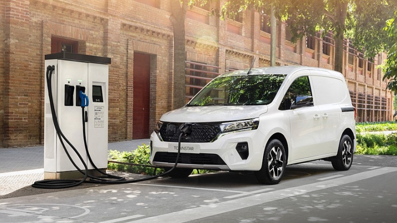 Близнец Renault Grand Kangoo: дебютировал семиместный «каблучок» Nissan Townstar Evalia