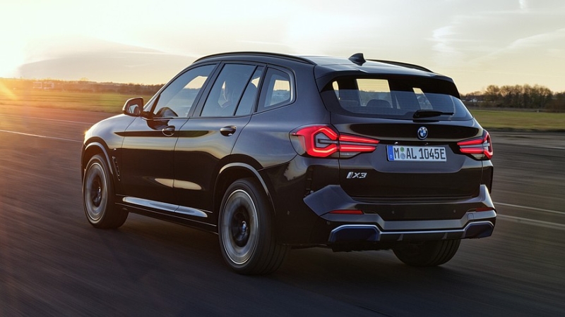 BMW опубликовала тизер интерьера нового кроссовера. Вероятно, это iX3 следующего поколения