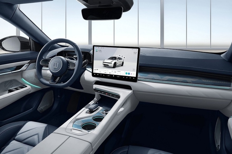 Geely готовит к премьере обновлённый Zeekr 001: фото без камуфляжа