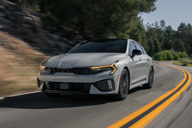 Kia слегка обновила американскую K5