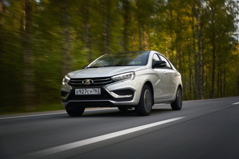Lada начала продавать Vesta без подушек безопасности — известны цены