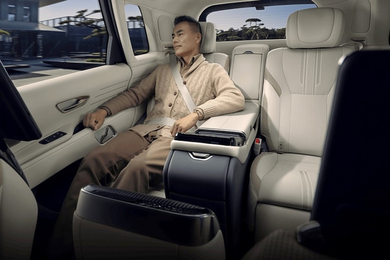 Леворульный кроссовер Toyota Century: новые официальные изображения и подробности