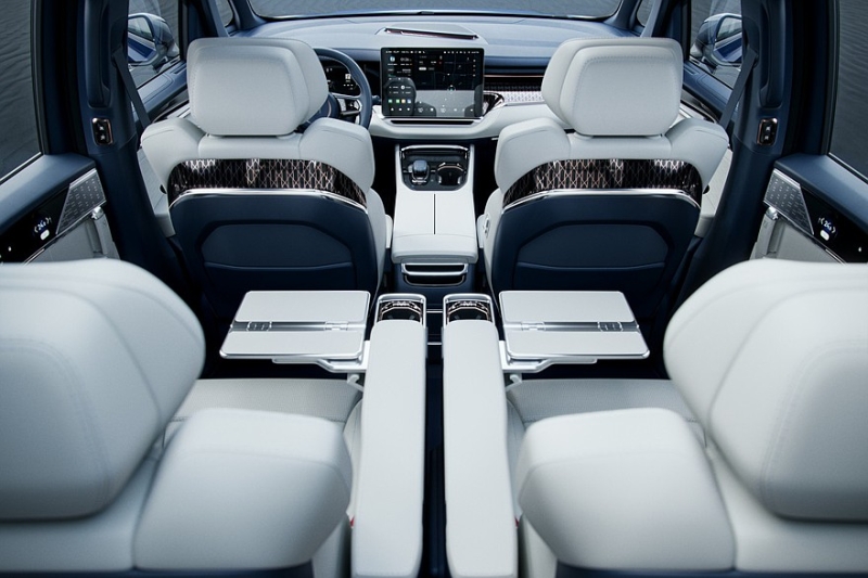 Минивэн Zeekr 009 от Geely получил мощную VIP-версию с салоном на четверых и телевизором