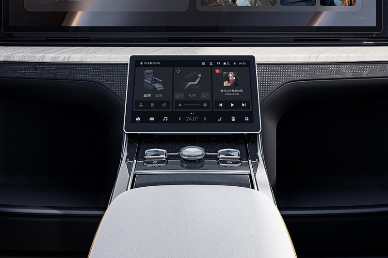 Минивэн Zeekr 009 от Geely получил мощную VIP-версию с салоном на четверых и телевизором