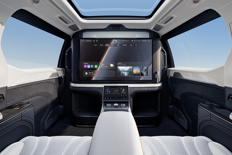 Минивэн Zeekr 009 от Geely получил мощную VIP-версию с салоном на четверых и телевизором