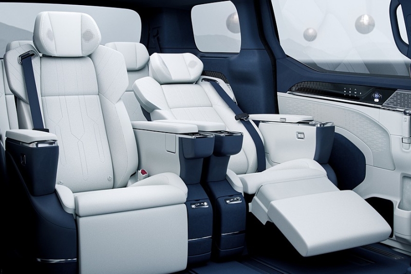 Минивэн Zeekr 009 от Geely получил мощную VIP-версию с салоном на четверых и телевизором