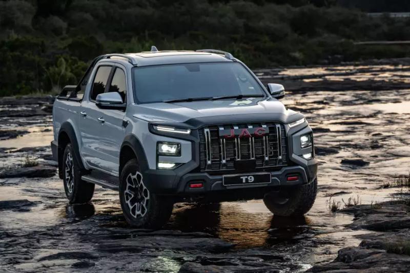 На российский рынок выходит брутальный пикап JAC T9