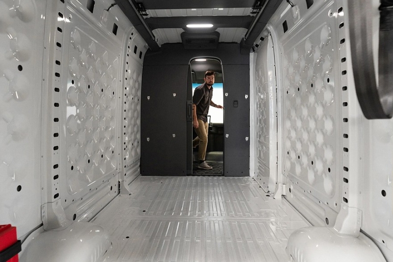 Не Амазоном единым: Rivian запустил свои электрические фургоны в широкую продажу