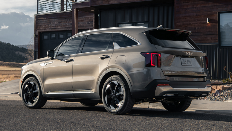 Обновлённый кроссовер Kia Sorento: теперь и внедорожный вариант X-Pro