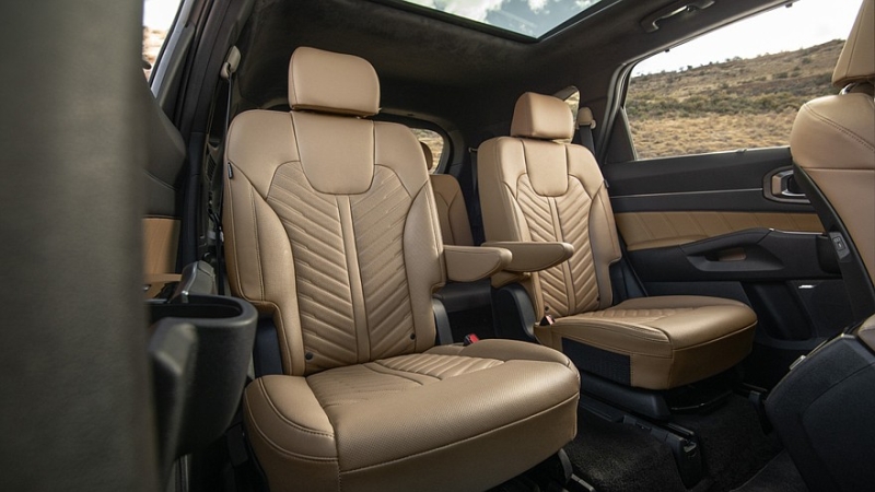 Обновлённый кроссовер Kia Sorento: теперь и внедорожный вариант X-Pro