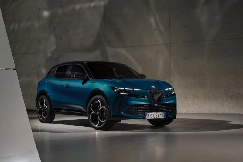 Представлен маленький кроссовер Alfa Romeo Milano: первый электрокар марки