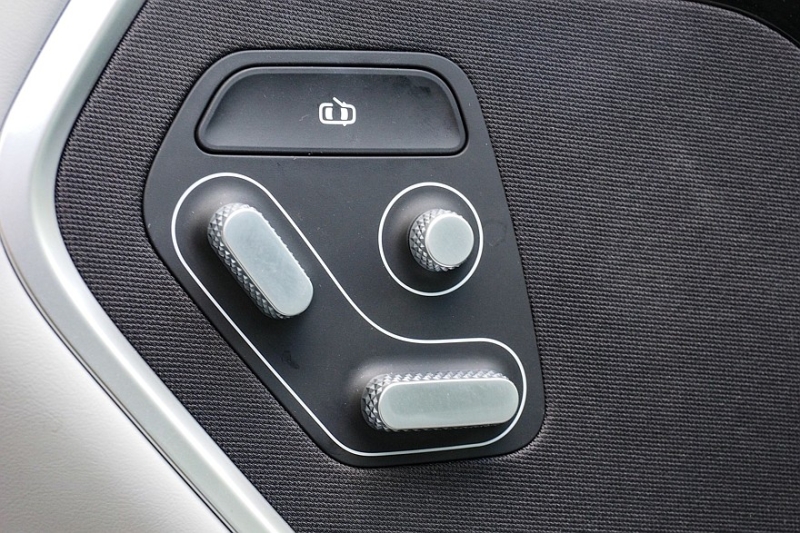 Присоски, доводчики и полная автоматика: что ломается в электроприводах дверей