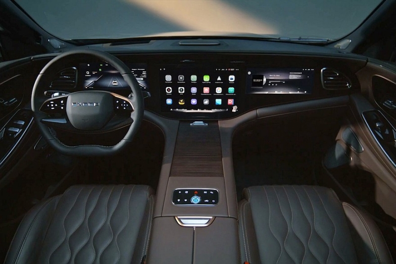 Рассекречен обновлённый кроссовер Exeed VX для России: салон, как у Mercedes, и 8АКП