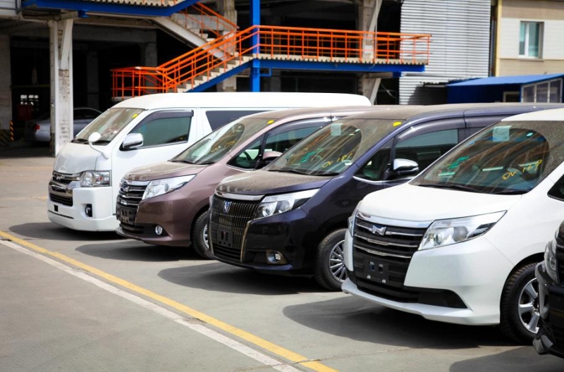 Россияне начали активно ввозить автомобили через Владивосток