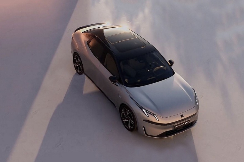 Седан Geely и Volvo показался на официальных кадрах: Lynk & Co 07 получил безрамочные двери