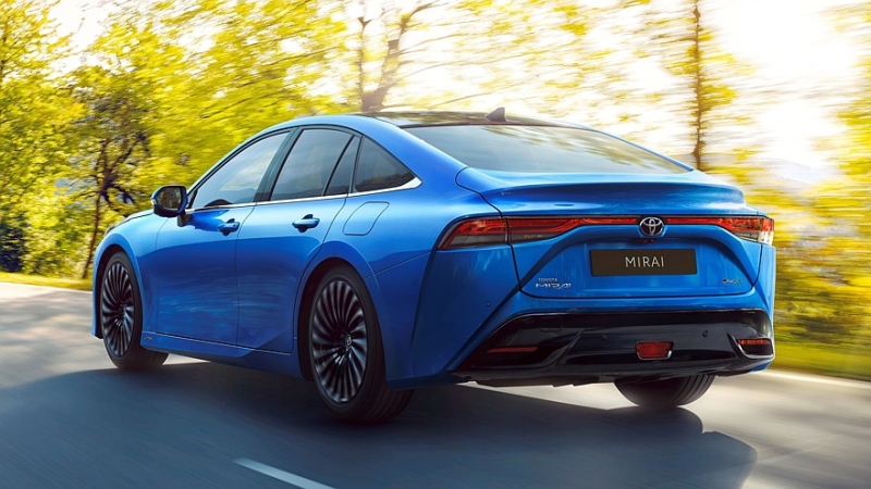 Водородный седан Toyota Mirai стал существенно безопаснее в 2024 модельном году