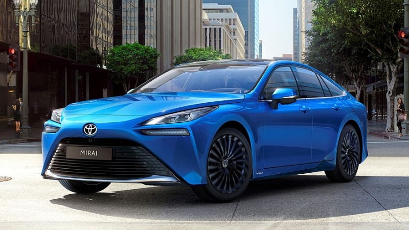 Водородный седан Toyota Mirai стал существенно безопаснее в 2024 модельном году