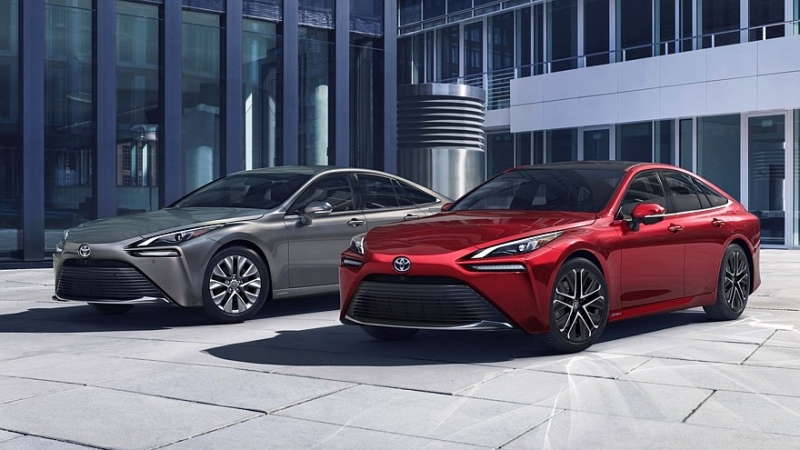 Водородный седан Toyota Mirai стал существенно безопаснее в 2024 модельном году